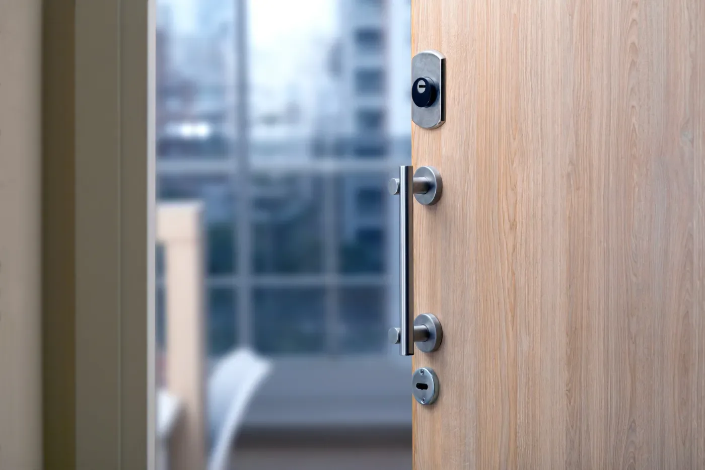 Porte d'entrée renforcée à serrure multipoints dans un immeuble de Stains (93240)